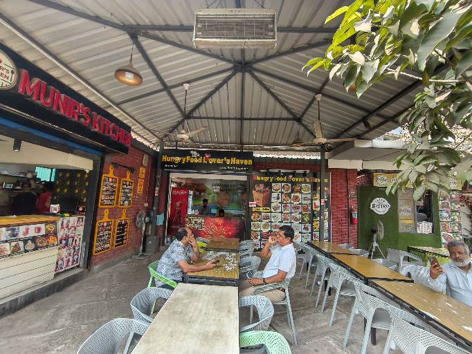 Hungry Food Lover's Haven - Photo 1