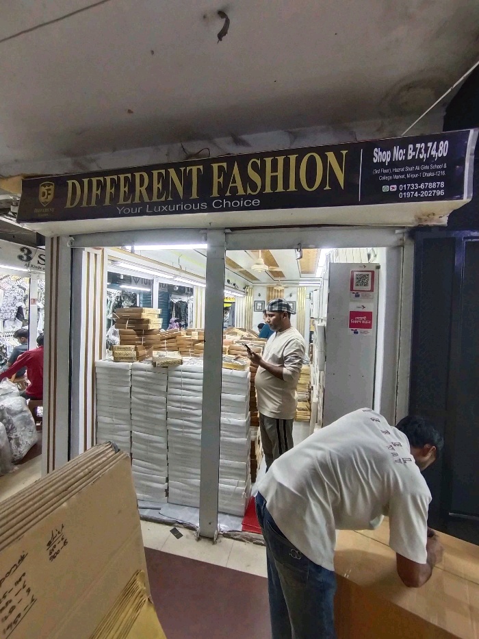 Different Fashion - Photo 1