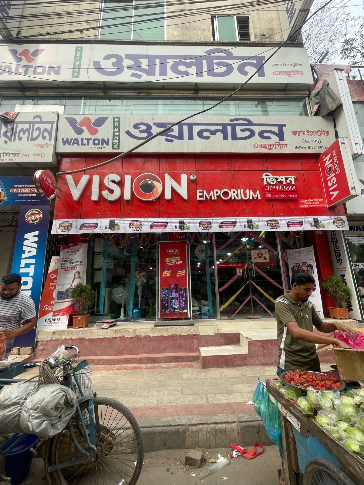 Walton Exclusive  - Photo 2