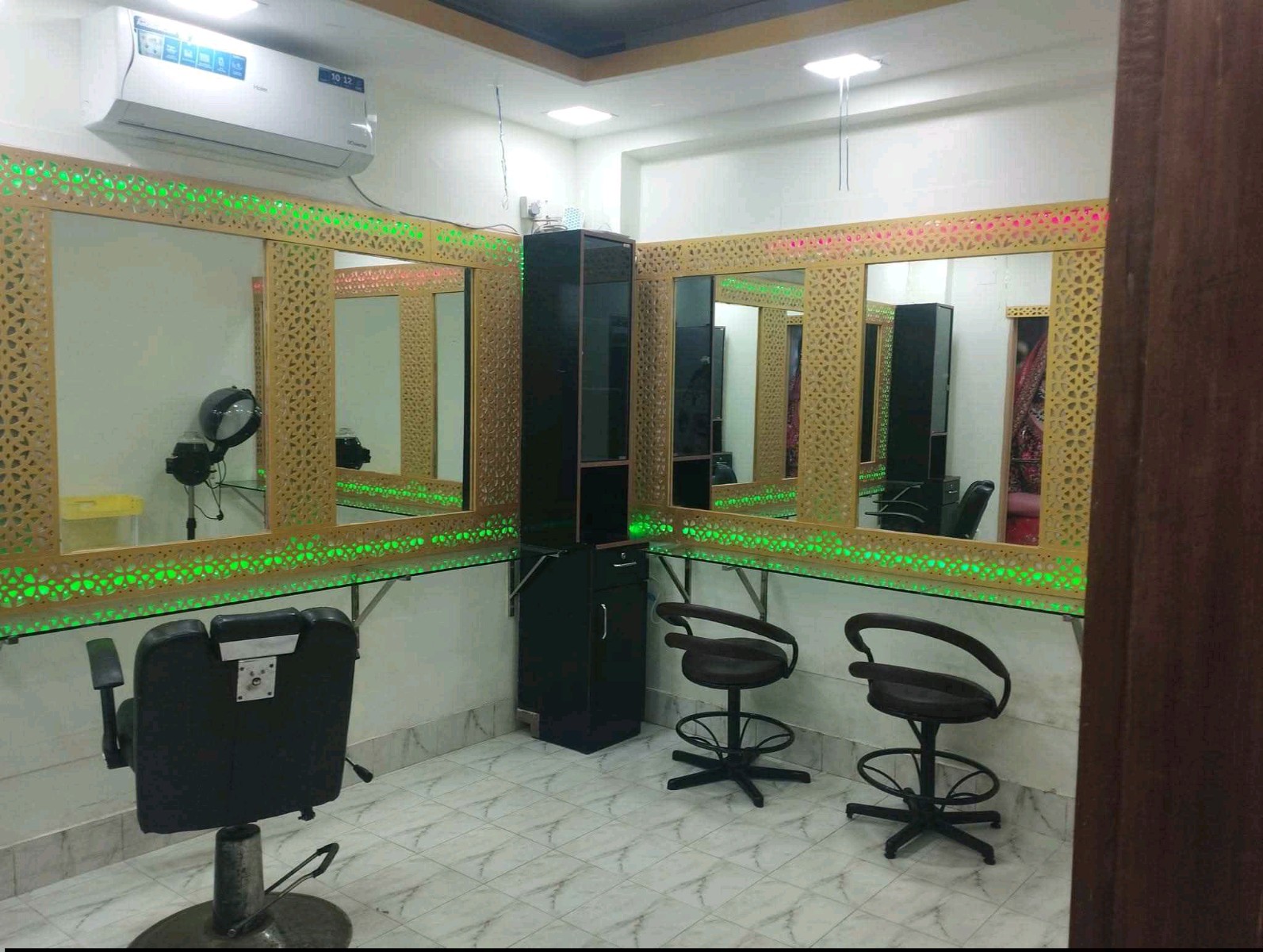 Heavens World Beauty Parlour - Mirpur -01 - Photo 4