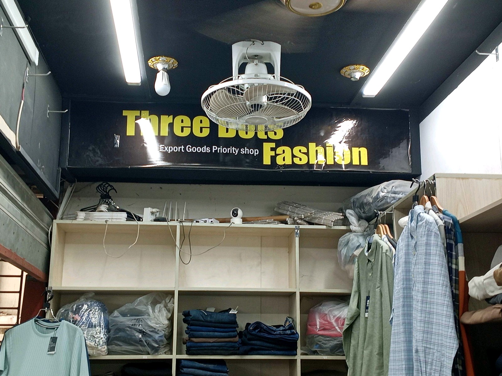Three Dots Fashion - Photo 3