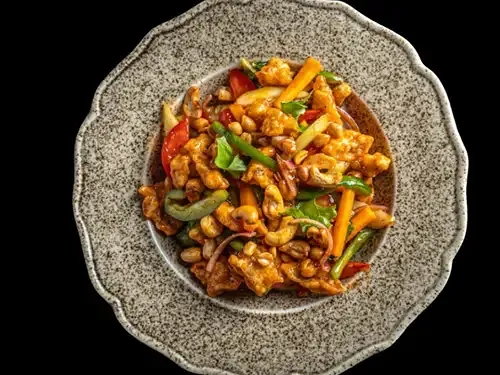 Crispy Honey Chicken Salad image 1